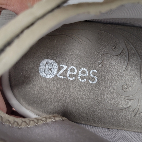 BZEES Dream Wedge Sandal 9.5 grayish - Picture 9 of 13